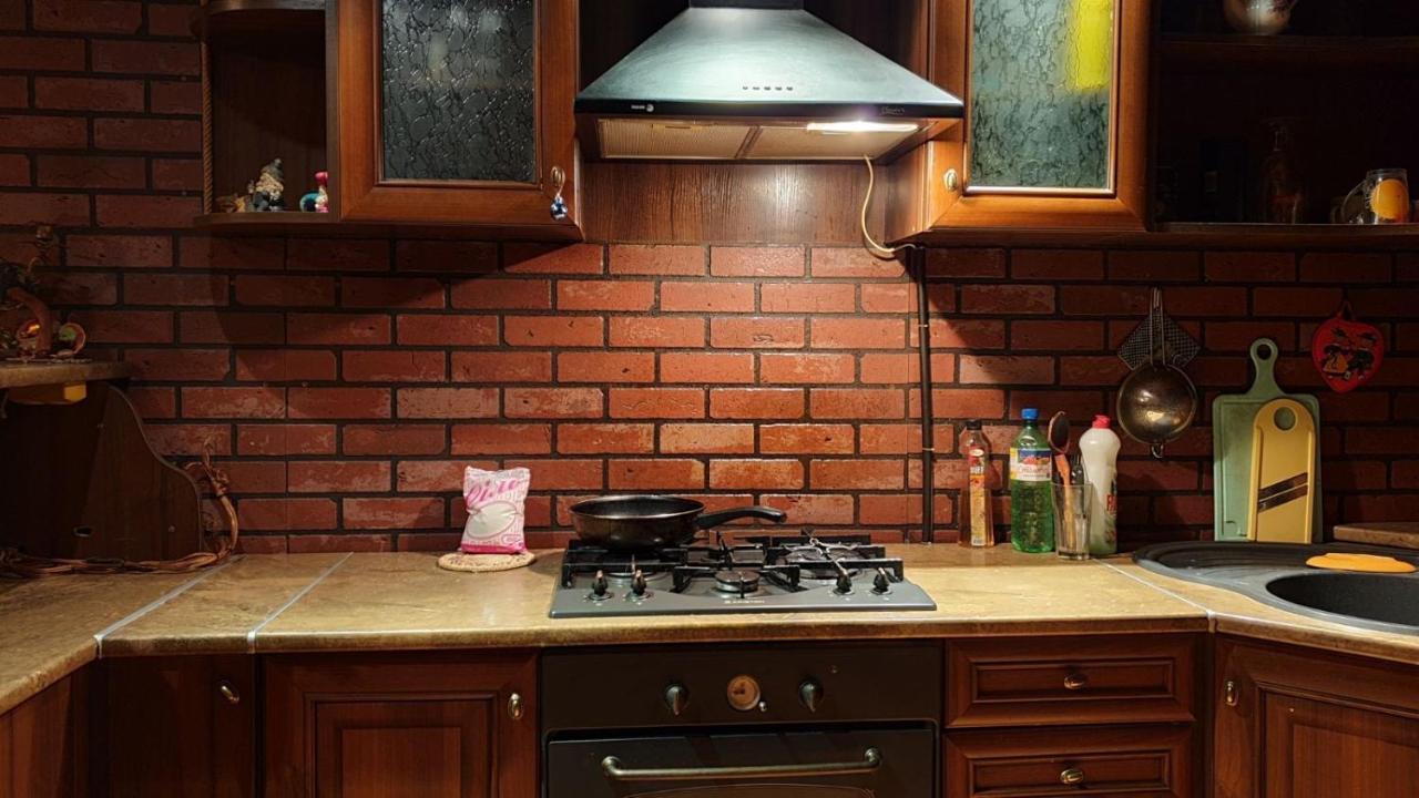 우주고로트 Viktoria 빌라 외부 사진