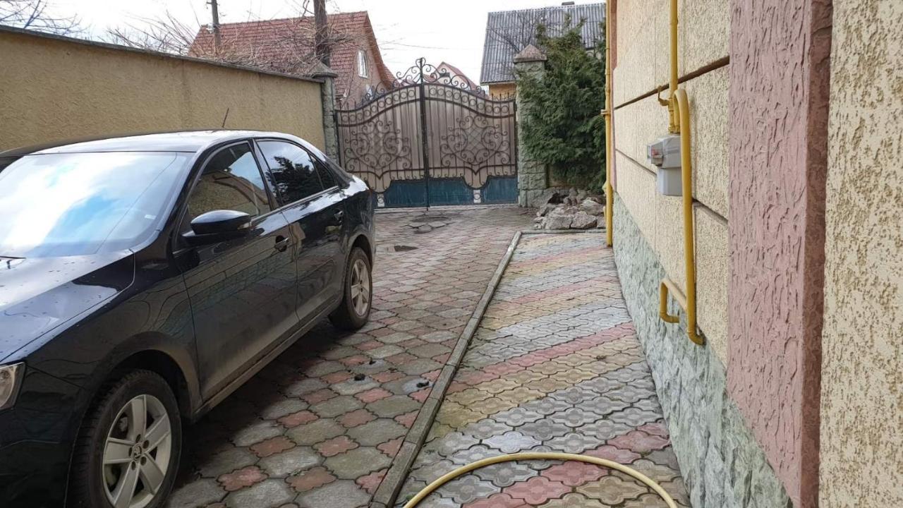 우주고로트 Viktoria 빌라 외부 사진
