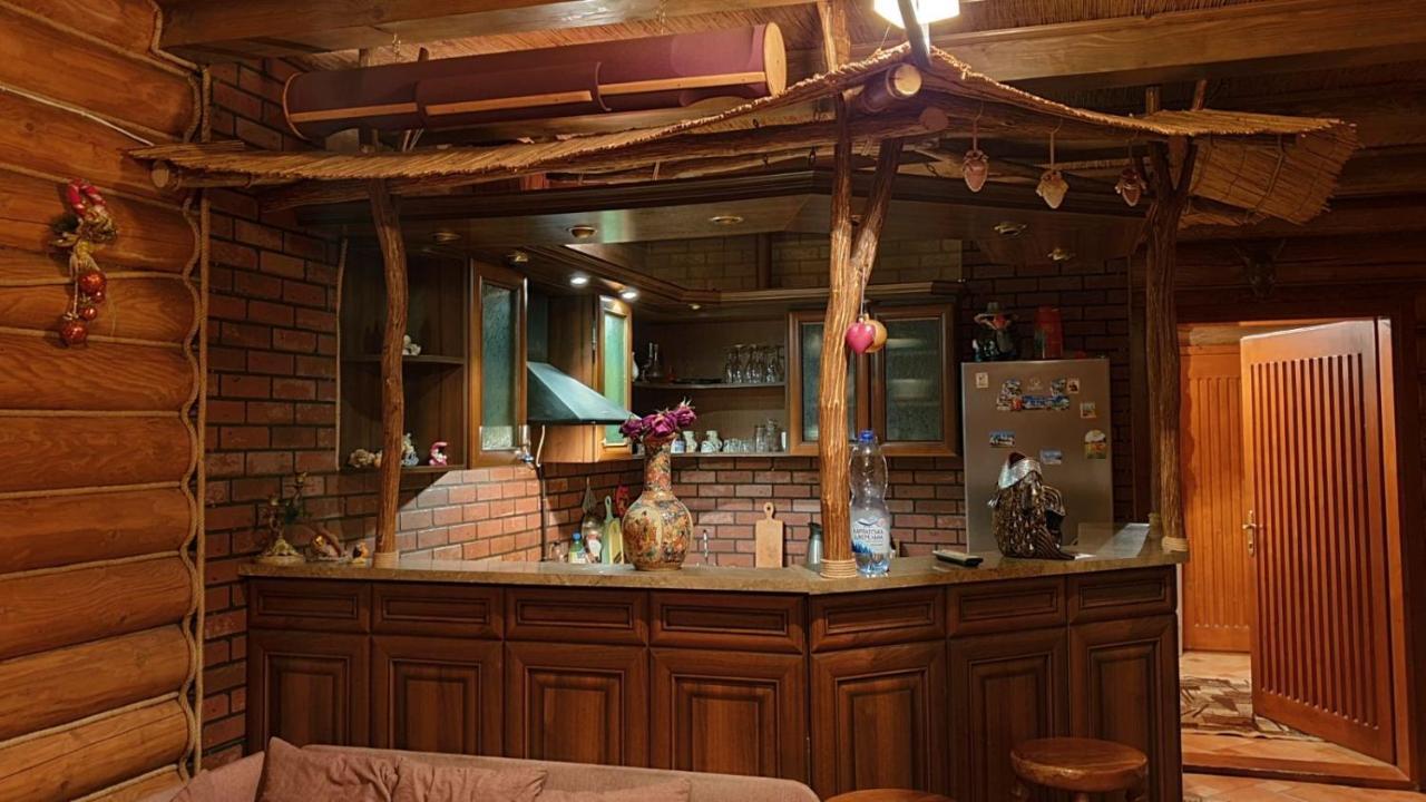 우주고로트 Viktoria 빌라 외부 사진